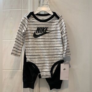 Brand New with tag Nike 2 peice set size 9 months